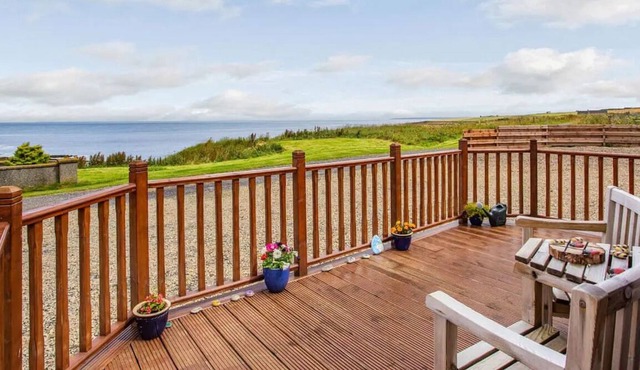 Luxury Self Catering Lodge with private Hot Tub and Decking. Pet friendly