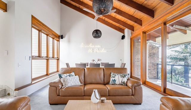 Luxury Self-Contained House - Rainbow Bay, Snapper Rocks