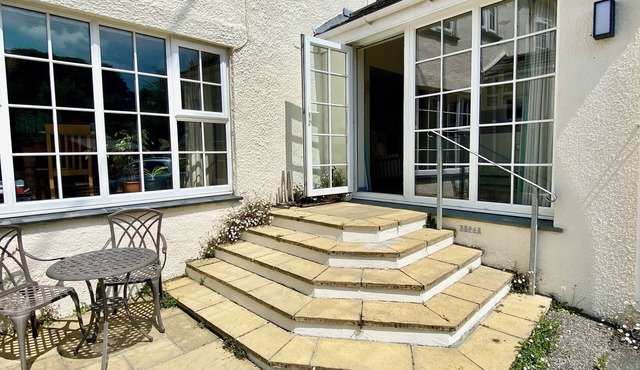 Luxury Self Contained Studio on the Roseland Peninsula. En-suite, Parking, Wifi