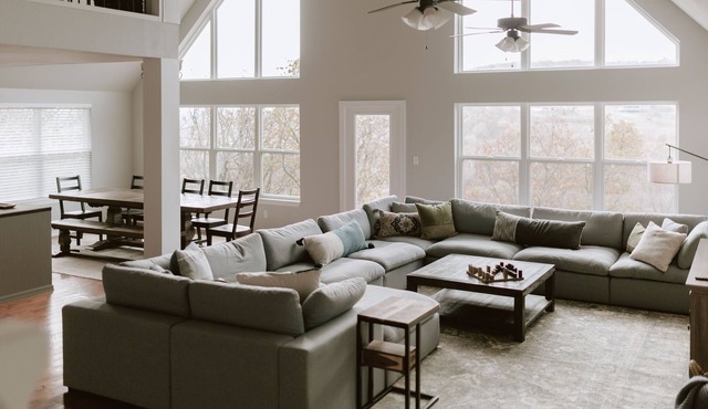 Luxury Serene Waterside Cabin on Tenkiller