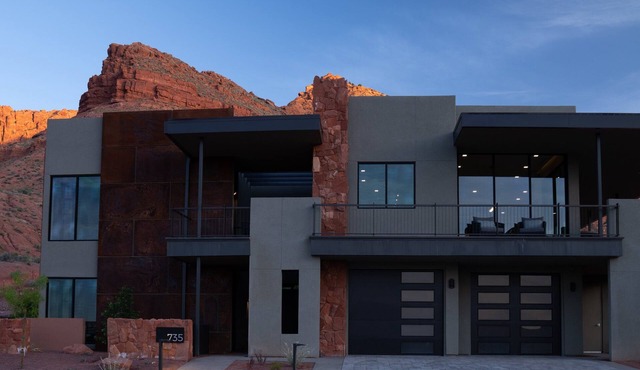Luxury Service 5 Bedrooms - Sleeps 10 – Private Pool - Daily HSK