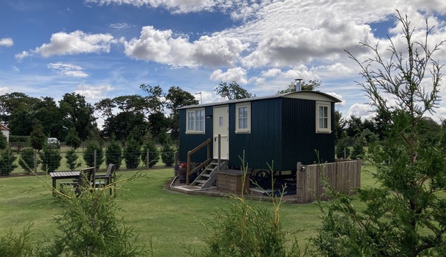 Luxury Shepherd's Hut (The Hawthorn) at Templehall