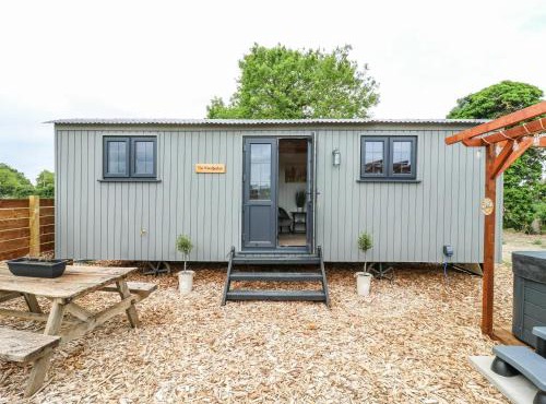 Luxury Shepherd Hut with Private Hot Tub