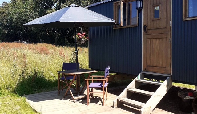 Luxury shepherd's hut with sunset veiws