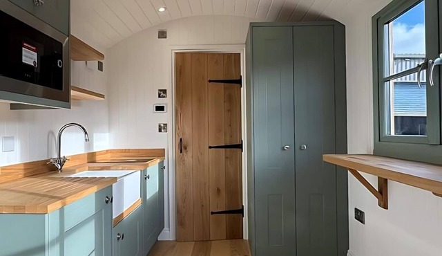 Luxury Shepherds Hut near Glamorgan Coast