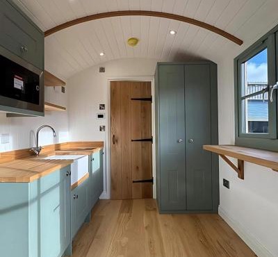 Luxury Shepherds Hut near Glamorgan Coast