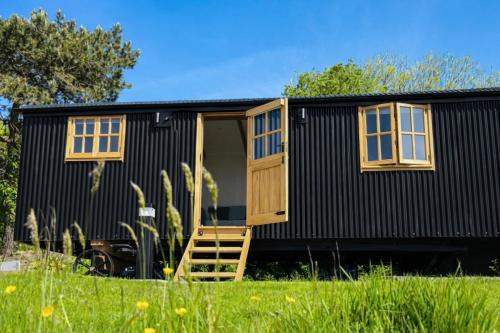 Luxury Shepherds Hut on Powis House Estate