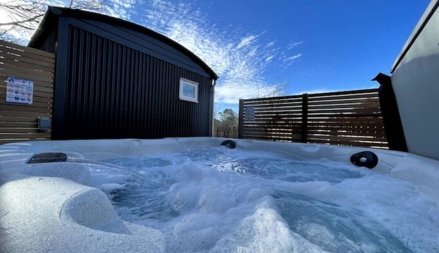 Luxury Shepherds Lodge, Hot Tub, Indoor Pool