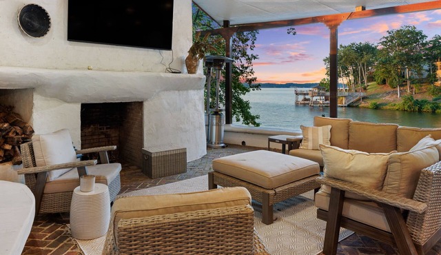 Luxury Shoals Spanish Villa on Wilson Lake, 4BR/4BA, Minutes to RTJ Golf
