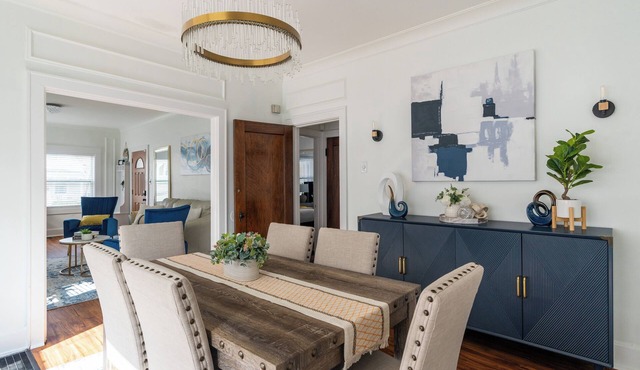 Luxury Short/Midterm Hyde Park Getaway