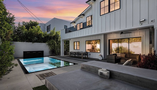 Luxury Sierra Villa - 6bdr+, pool/theatre room
