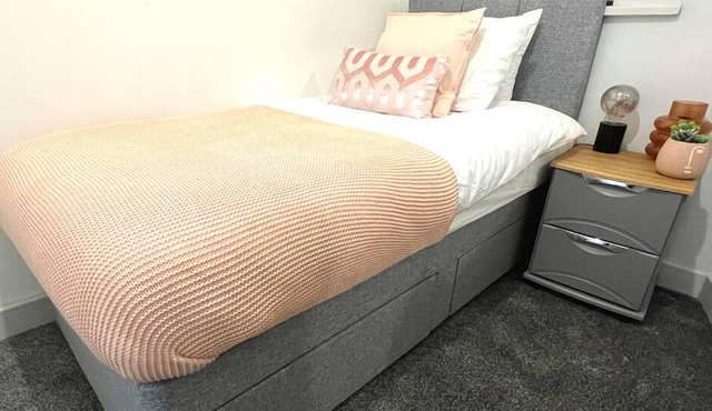 Luxury Single Room with Private Bathroom in WN1