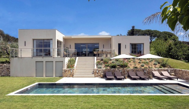 Luxury single-storey Villa on French Riviera , View & heated swimming pool