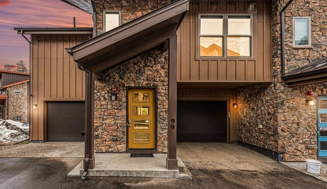 Luxury Ski and Bike Townhome with Hot Tub