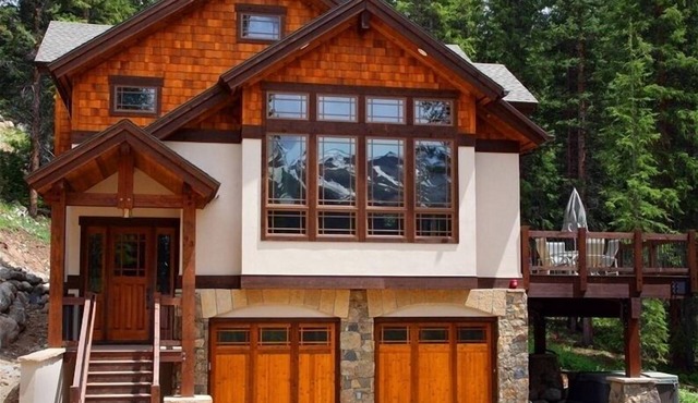 Luxury Ski Haus - Views, privacy, hot tub, town 7 min, Sleeps 10 w max 8 adults