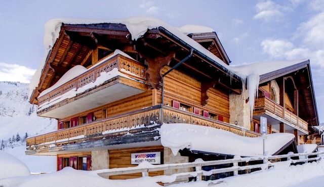 Luxury ski-in/ski-out chalet-style apartment with spectacular views