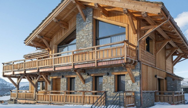 Luxury ski-in ski-out chalet, sauna, cinema, jacuzzi