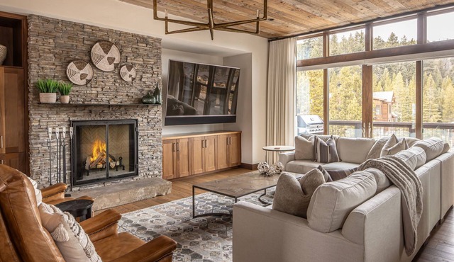 Luxury Ski-in/Ski-out Spanish Peaks Home; Pet Friendly with Private Hot Tub!