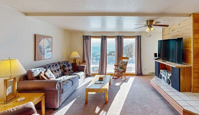 Luxury Ski-In/Ski-Out Home with Incredible Lake and Mountain Views and Free WiFi