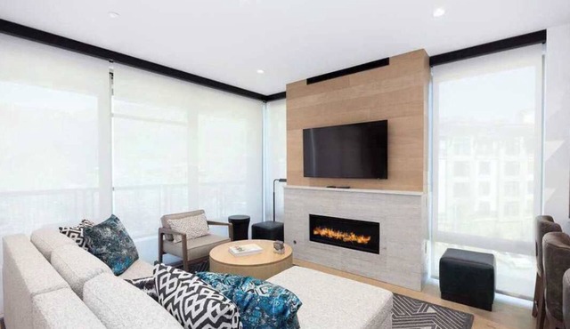 Luxury - Ski In&Out 2bd 2ba 64