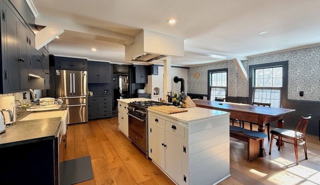 Luxury Ski Mansion Fireplaces & Sauna: Romantic!