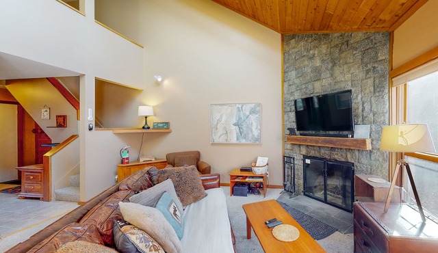 Luxury ski resort condo with on-site pool, hot tub, sauna & game room