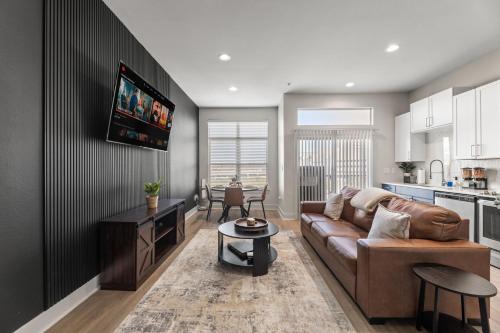Luxury Skyline Escape, FIFA World Cup, King Bed, Free Parking, DT View, Sauna
