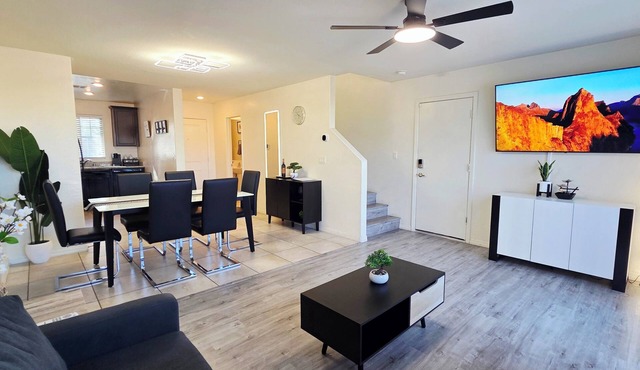 ⭐️⭐️⭐️⭐️⭐️ Luxury, Sleek & Modern Vibes!｜Stylish home just 15 min to Downtown!✅️