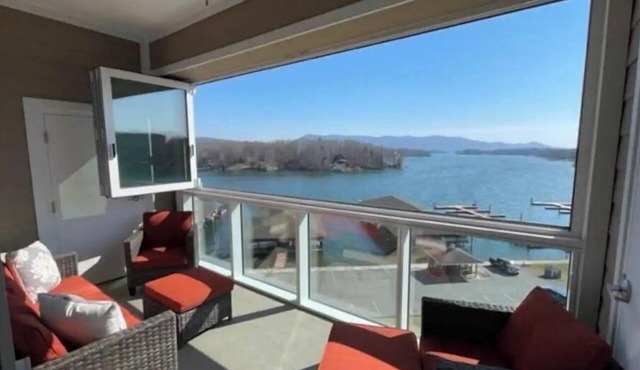 Luxury Smith Mountain Lake Vacation Home