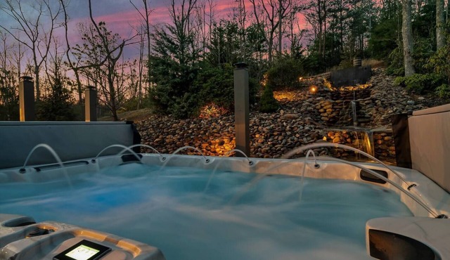 🏡 Luxury Smoky Mountain Retreat | Mega Spa, Game Room & Stunning Views