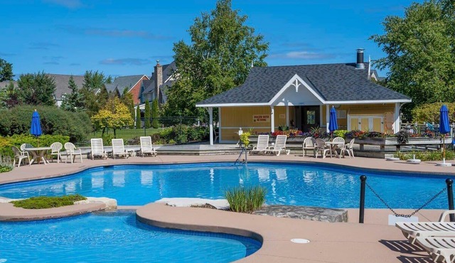 Luxury Snowbridge Townhome | Blue Mtn Shuttle