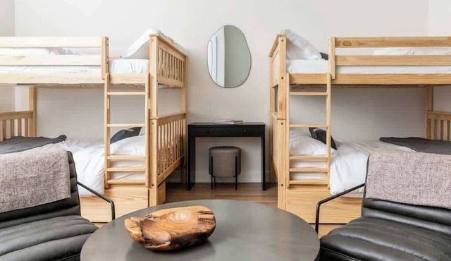 Luxury SOHO Styled Two-Level Townhouse - Old Town