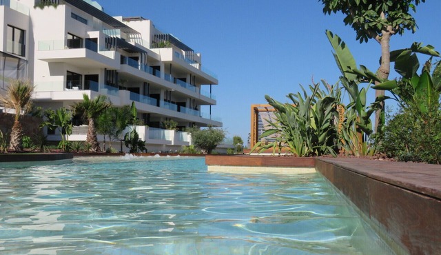 Luxury south facing 3 bedroom apartment in Las Colinas Golf