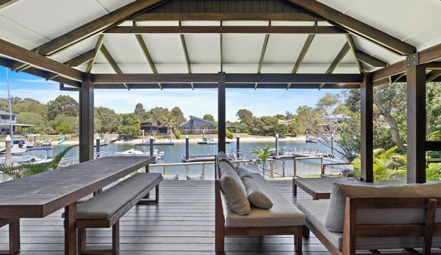 Luxury South Stradbroke Island Escape 4 Bed with Pool