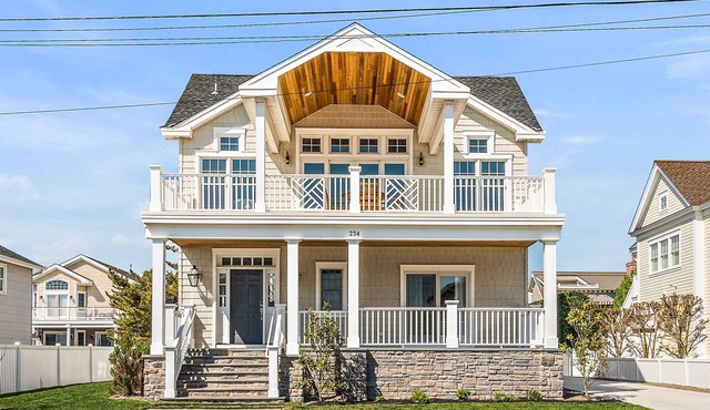 Luxury South End Stone Harbor Home (118th st) 6 bedrooms & 5.5 baths with Pool