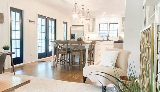 Luxury SouthPark Villa 3BR Spa Tub Chef’s Kitchen Near Dining & Uptown