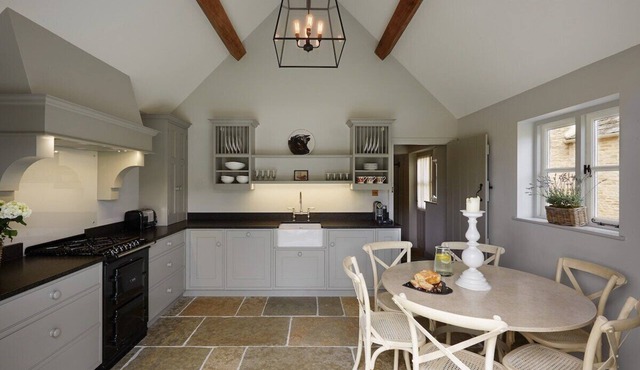 Luxury Southrop Stay | Boutique Cotswold Base