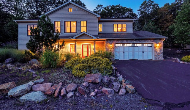 Luxury Spa Retreat | 2 Saunas, Hot Tub, Game Rooms, King Beds, EV Charger