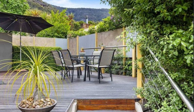 Luxury Spa Villa - Mountain Views Right in Town!