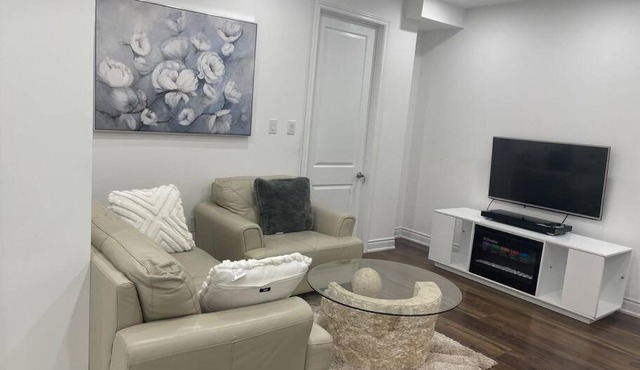 luxury & Spacious 2 bedrooms basement serviced apartment