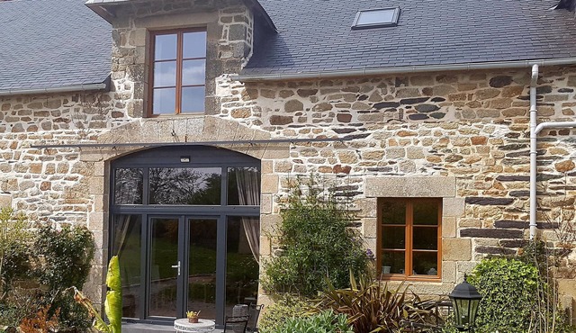 Luxury, spacious 3 bed converted Coach house. 10kms from the coast!