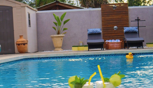 Luxury Spacious 4-bedroom pool/hot tub house with WiFi, AC in welcoming Orlando