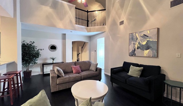 Luxury Spacious 4-BR Retreat with Pool Table, BBQ, and sleep 18