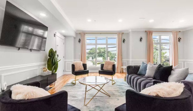 Luxury Spacious 4BR Sleeps 12 Near NYC with High Tech Features