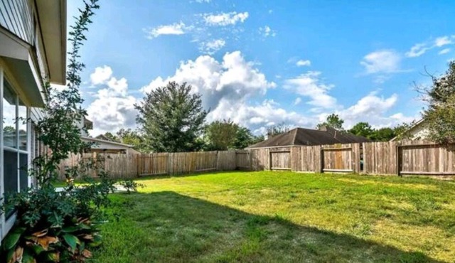 Luxury Spacious 5 bedroom Home with FREE WiFi and parking
