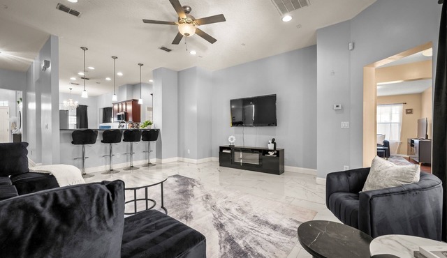 Luxury Spacious 5-bedroom house in Jacksonville with AC, WiFi, fitness equipment