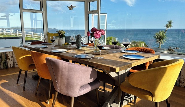 Luxury, Spacious, Beachfront (direct access) House with Breath-taking Sea Views