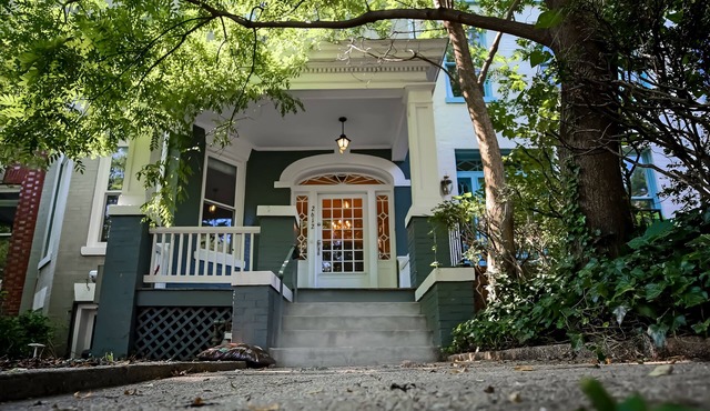 "Luxury spacious charming DC row house + parking"