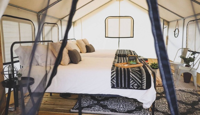 Luxury Spacious Glamping, Lake View, Grill, Pool, Pet Friendly, Swim