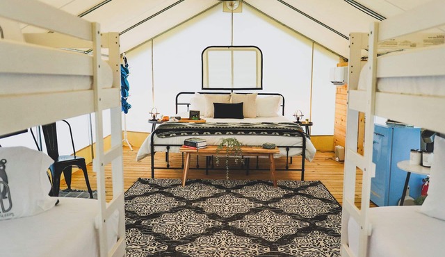 Luxury Spacious Glamping, Lake View, Grill, Pool, Pet Friendly, Swim